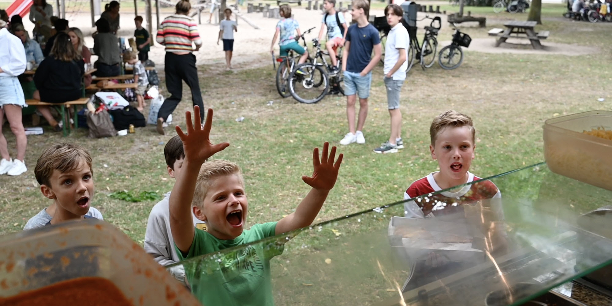 Kinderen bij de TuttiPizza pizza foodtruck