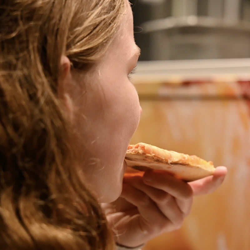 Verse pizza op een verjaardagsfeest | TuttiPizza Catering